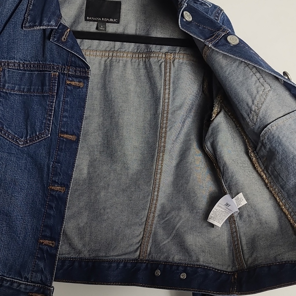 BANANA REPUBLIC Clean Classic Mediun Wash Blue Jean Jacket Size Small - Picture 10 of 16